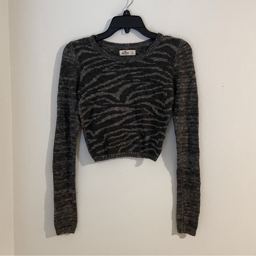 Hollister Gray Pullover Cropped Sweater
